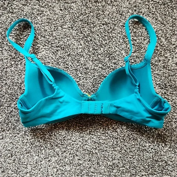 Victoria's Secret Body By Victoria Lined Demi Bra - Picture 3 of 4